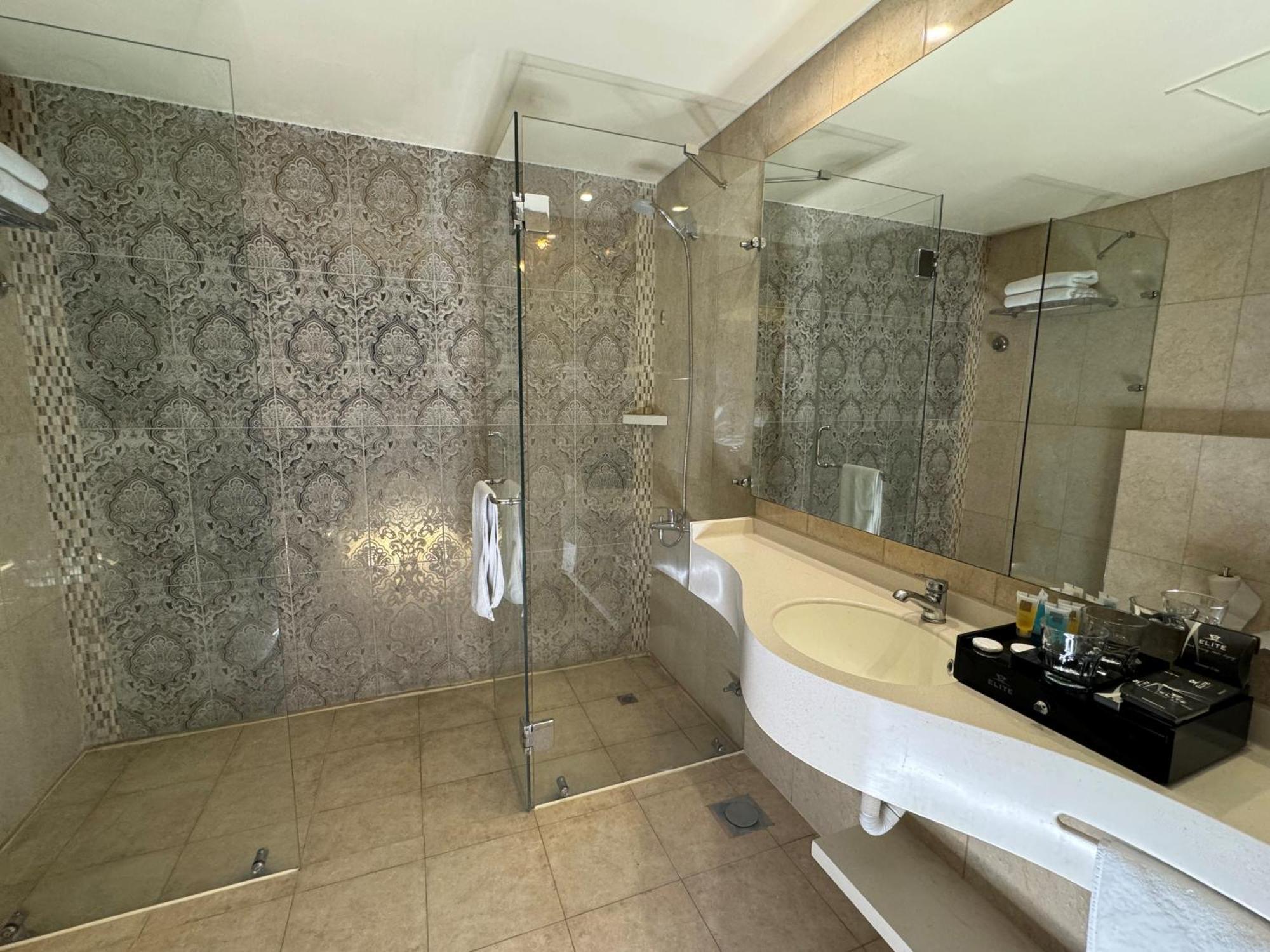 Elite By Beverly 4*