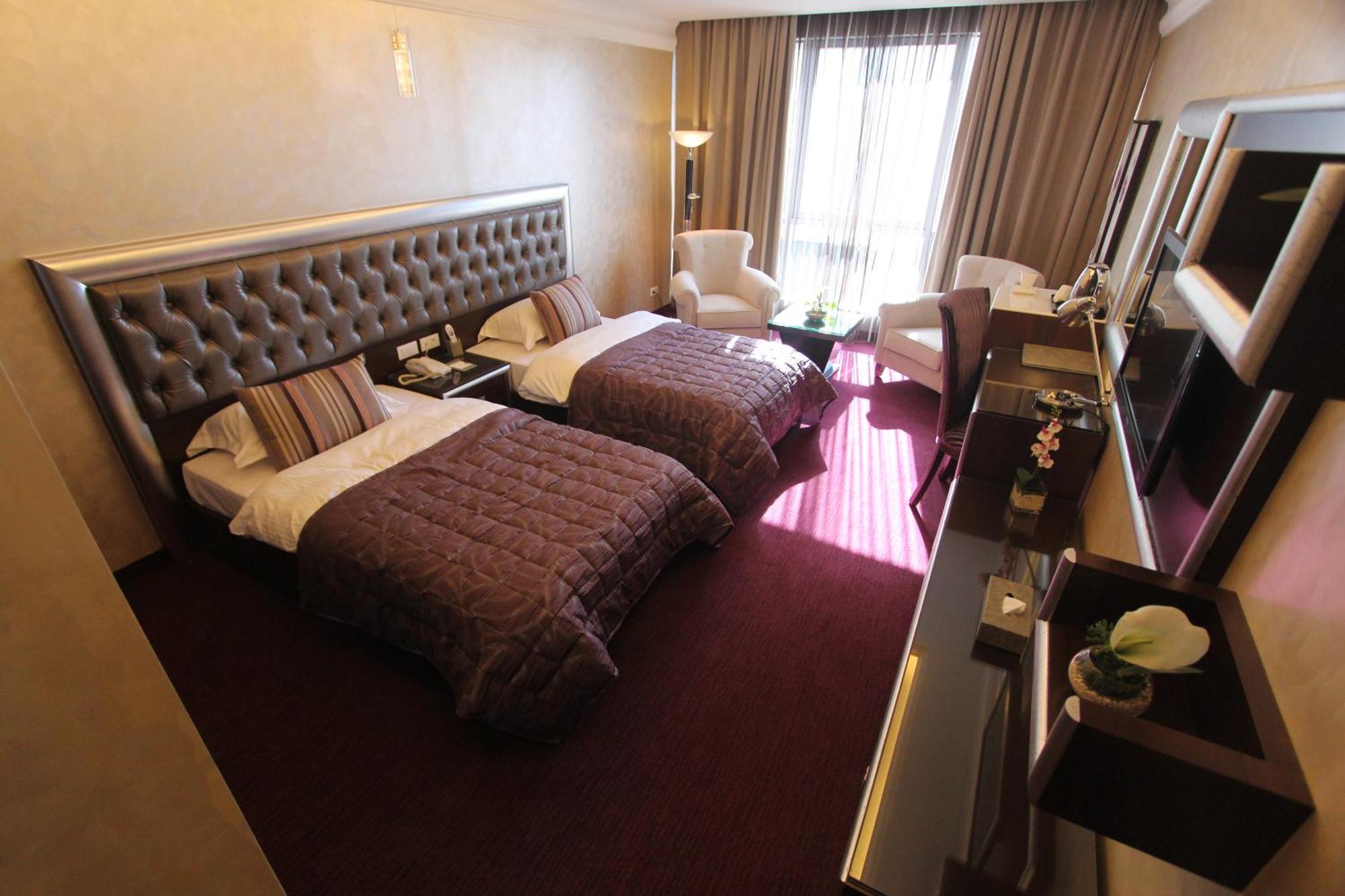 Elite By Beverly Hotel 4*